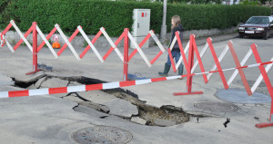 So was passiert wenn Strassen keinen ordentlichen Nunetrabu besitzen nach vielen Jahren.